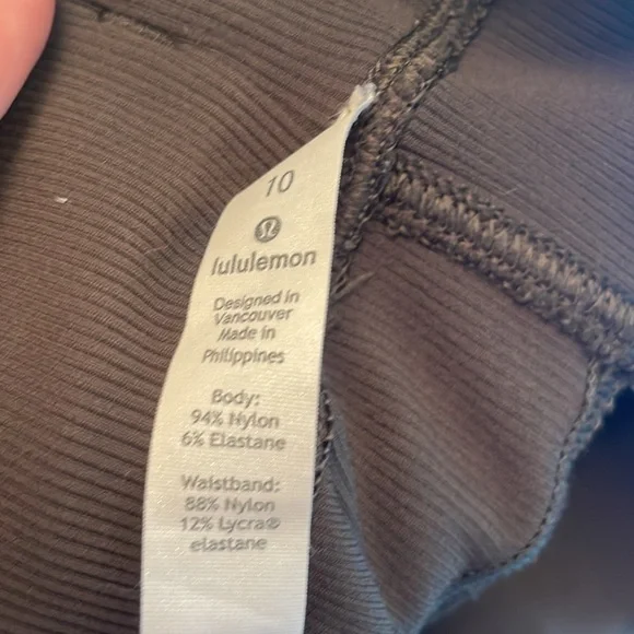 Lulu lemon cropped dance studio pants in Army Green Color EUC size 10 - Picture 7 of 7